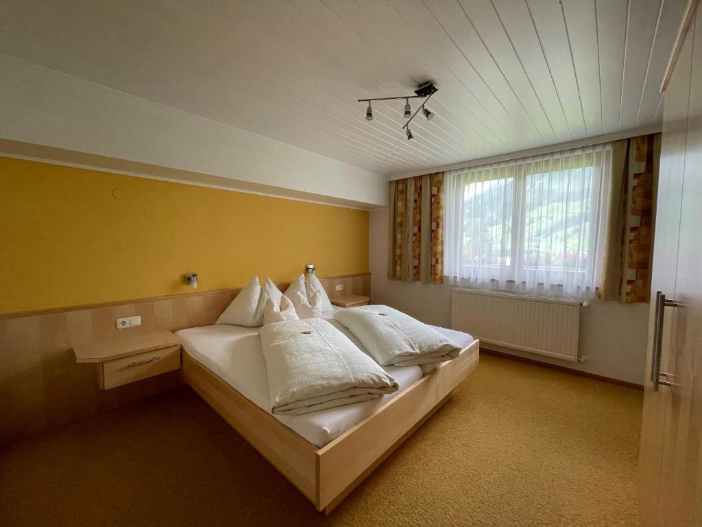 Posteľ alebo postele v izbe v ubytovaní Hotel Garni Burger