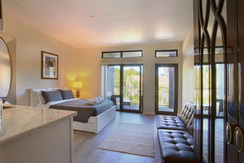 Awesome Balboa and Downtown View with Cozy Patio - Departamento