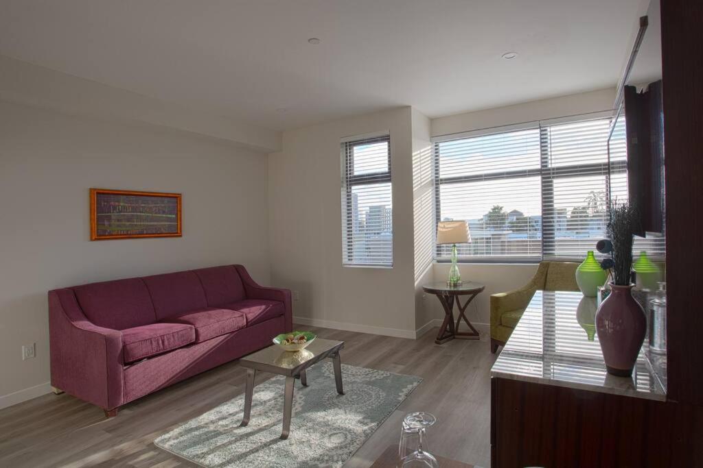 One Bedroom Apartment with SD Downtown View - Apartment