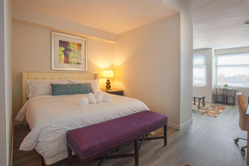 Ένα ή περισσότερα κρεβάτια σε δωμάτιο στο Spacious 1 Bedroom Apartment in Balboa Park