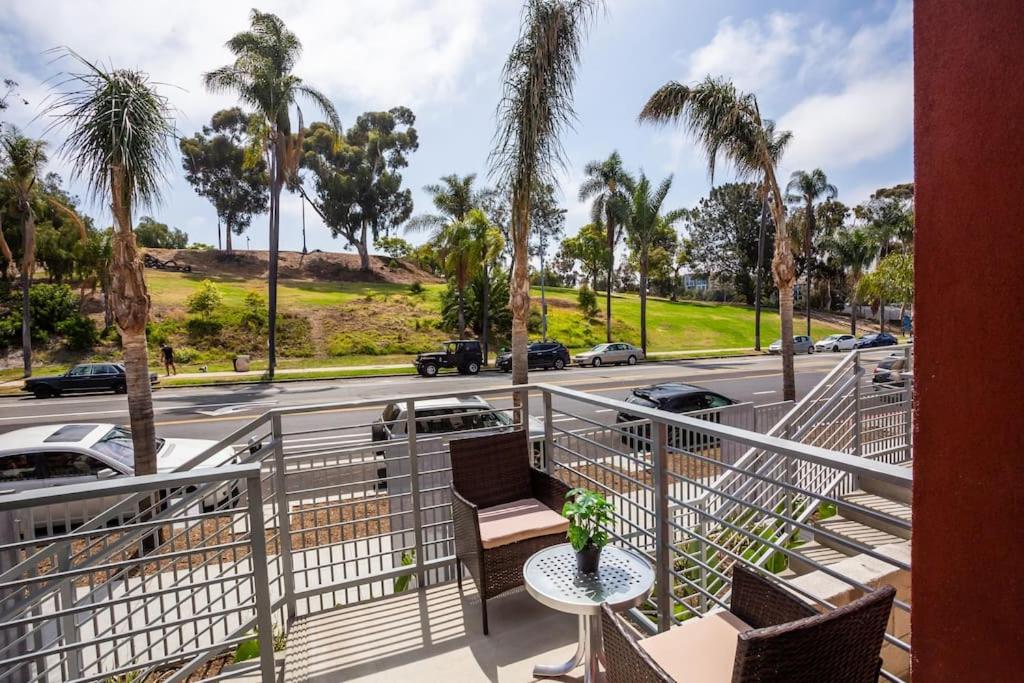 a balcony with a table and chairs and a street at Spacious 1 Bedroom Apartment in Heart of San Diego in San Diego