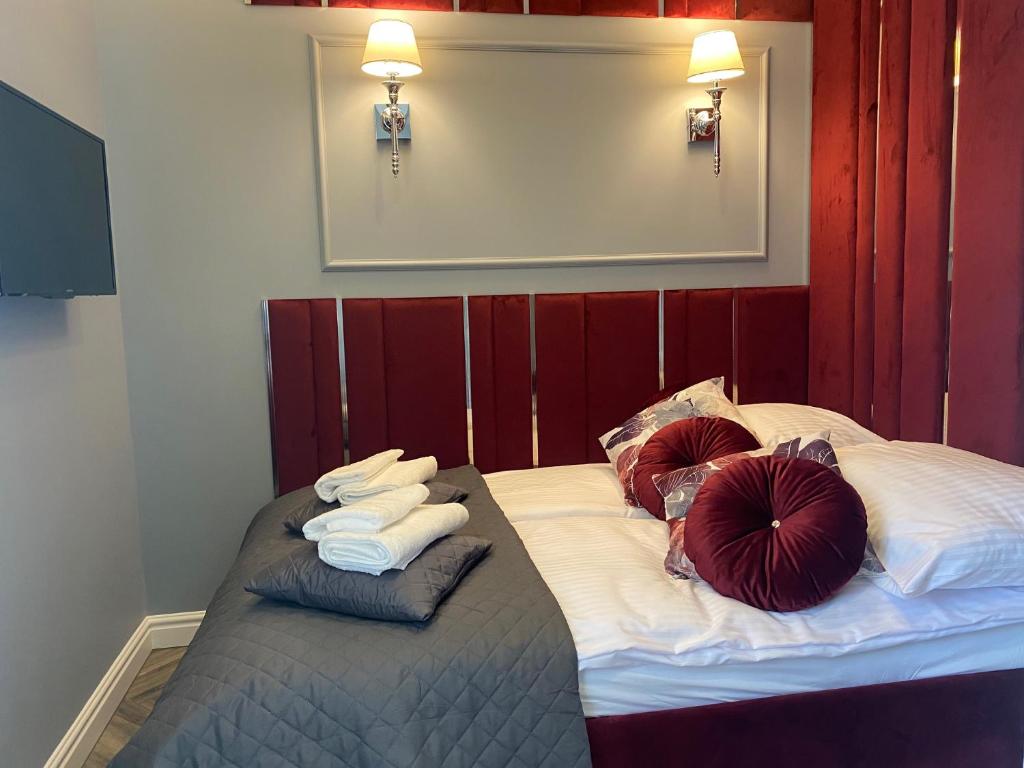 Posteľ alebo postele v izbe v ubytovaní Family & Business Sauna Apartments Sienkiewicza Wesoła No3 - No4 Centrum Downtown - 1-2 Bedroom with Private Sauna, Parking