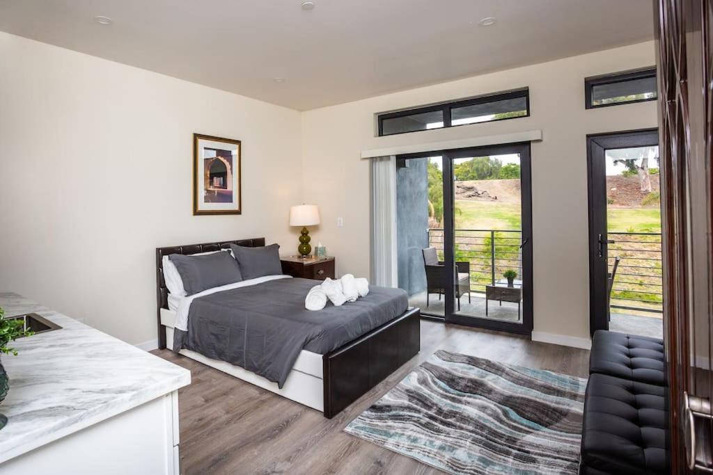 Ένα ή περισσότερα κρεβάτια σε δωμάτιο στο Explore San Diego-Balboa Park-Little Italy-Gaslamp