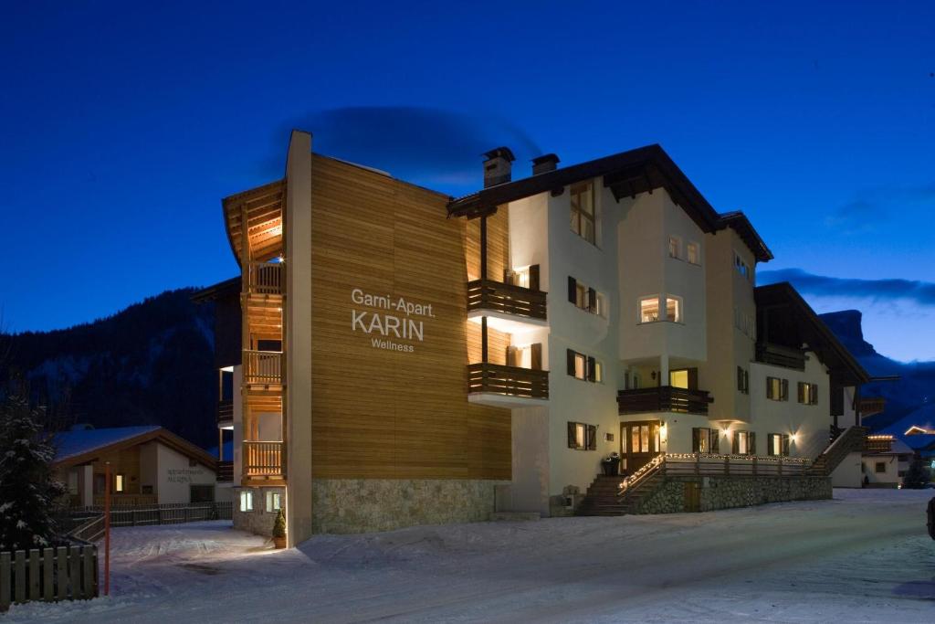 akritkritkrit karavan hotel in the snow at night at Garni Karin in Corvara in Badia