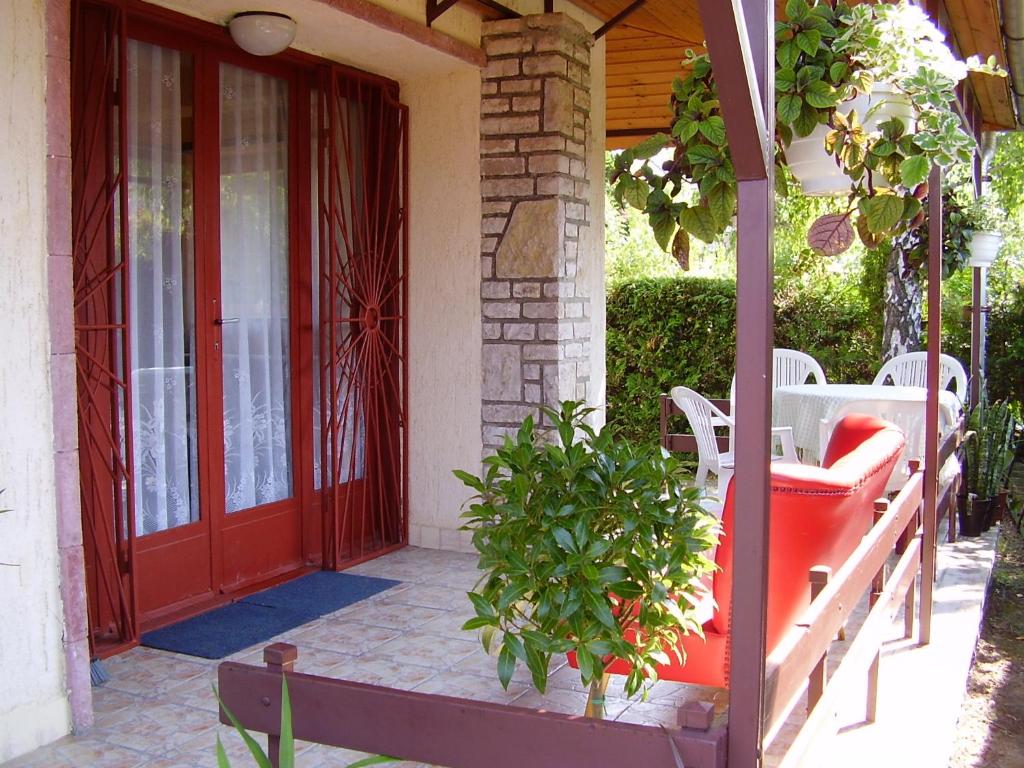 Vonkajšia záhrada v ubytovaní Andrea apartman