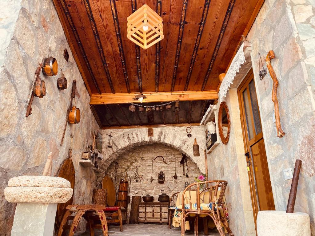 Afbeelding uit fotogalerij van Ahmetaj Guest House in Gjirokastër