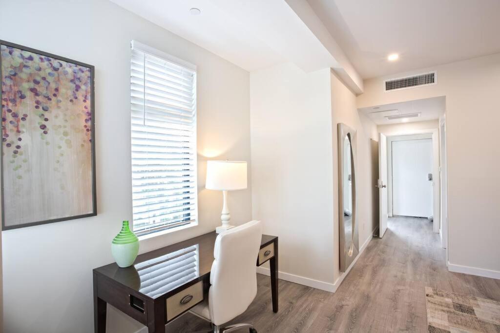 سوئیت لوکس یک خوابه با نمای پارک بالبوآ - Luxurious One Bedroom Suite with Balboa Park View، سوئیت لوکس یک خوابه با نمای پارک بالبوآ