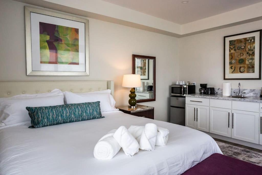 Postel nebo postele na pokoji v ubytování Next to San Diego Downtown - Cali King Size Studio