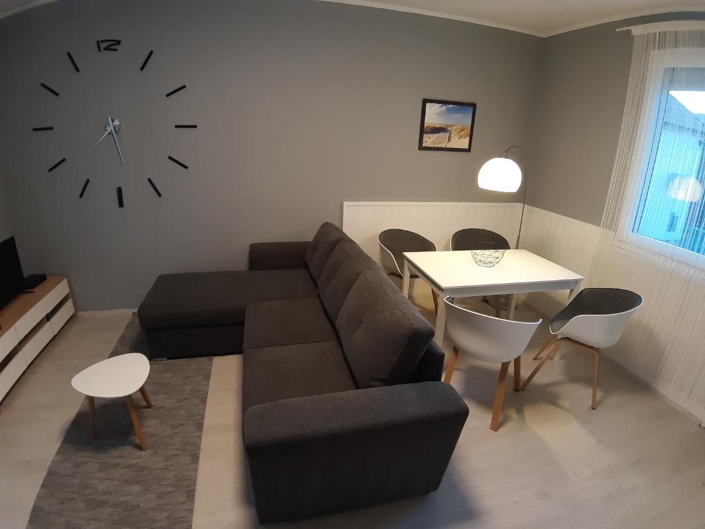 A seating area at Jade Vendégház