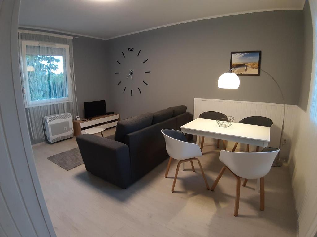 A seating area at Jade Vendégház