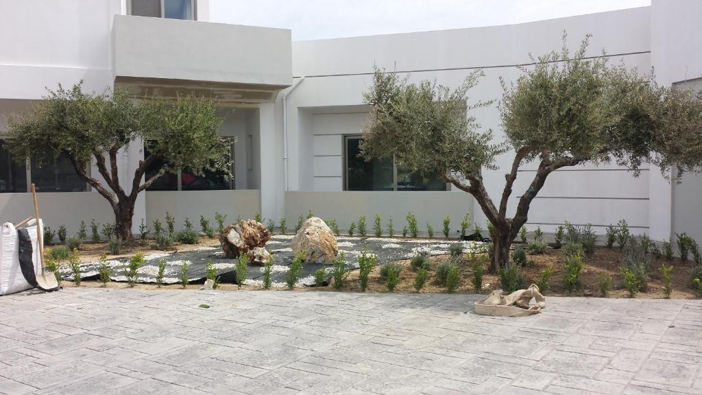 Ogród w obiekcie Royal Bay Suites
