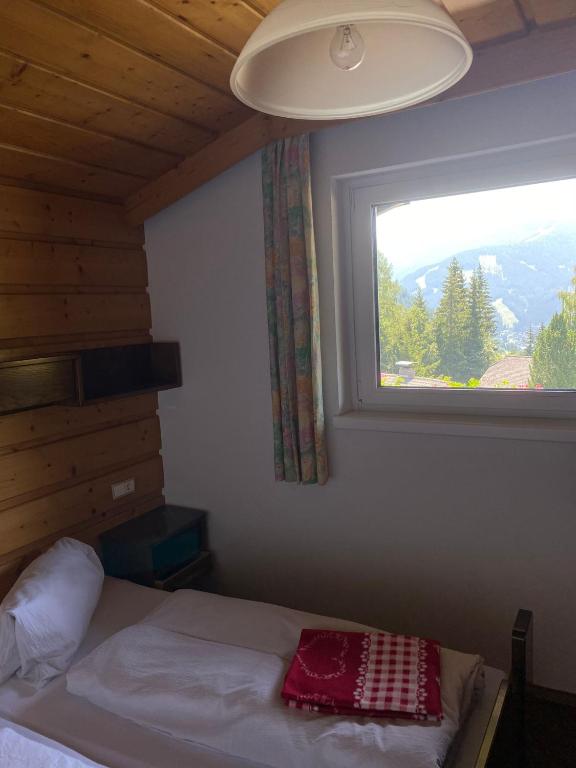 A bed or beds in a room at Appartement Latschen - Ferienhaus
