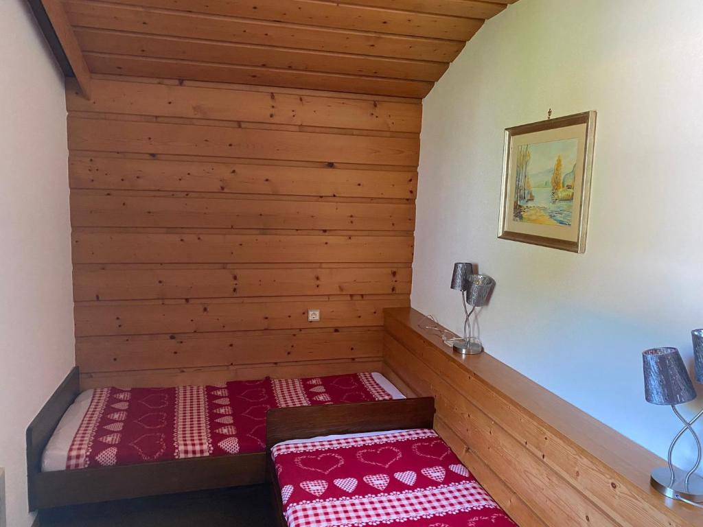 A bed or beds in a room at Appartement Latschen - Ferienhaus