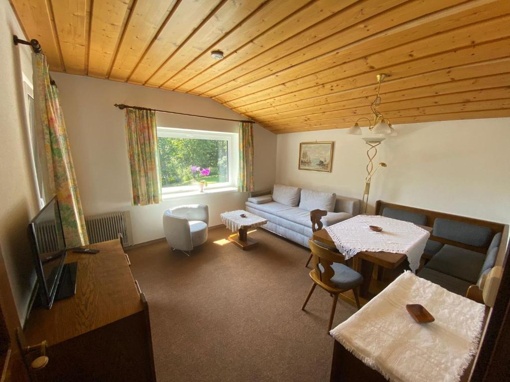 A seating area at Appartement Latschen - Ferienhaus
