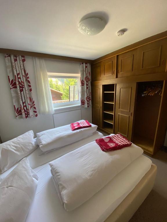 A bed or beds in a room at Appartement Latschen - Ferienhaus