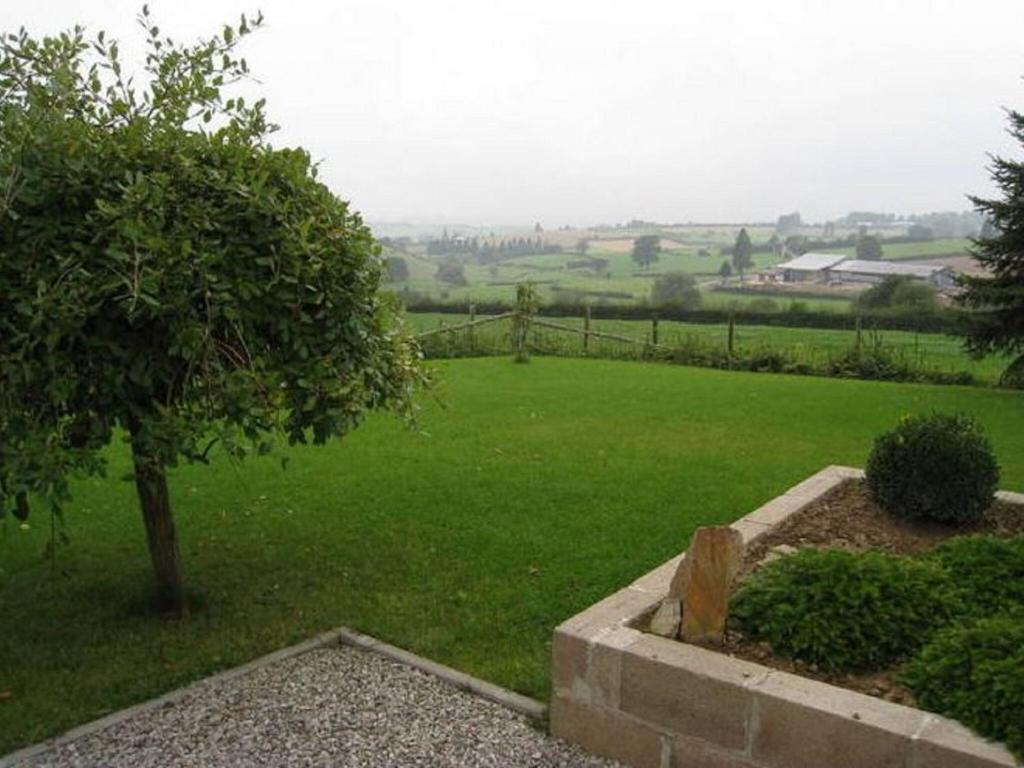 Zahrada ubytování Apartment in Halenfeld-Amel with Lake View