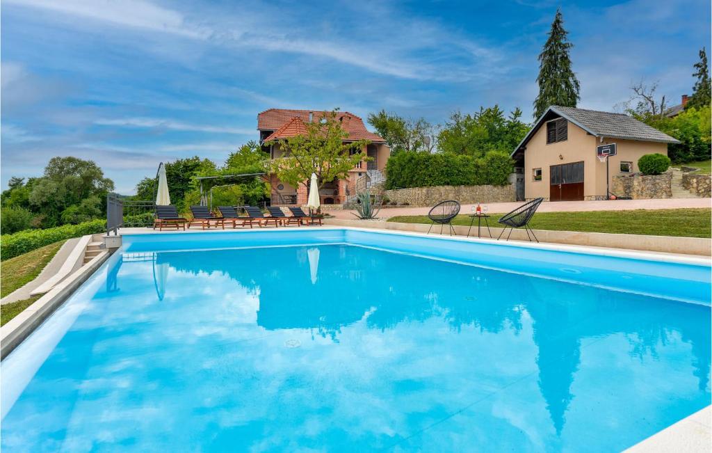 Bazén v ubytování Nice Home In Krasic With Outdoor Swimming Pool nebo v jeho okolí