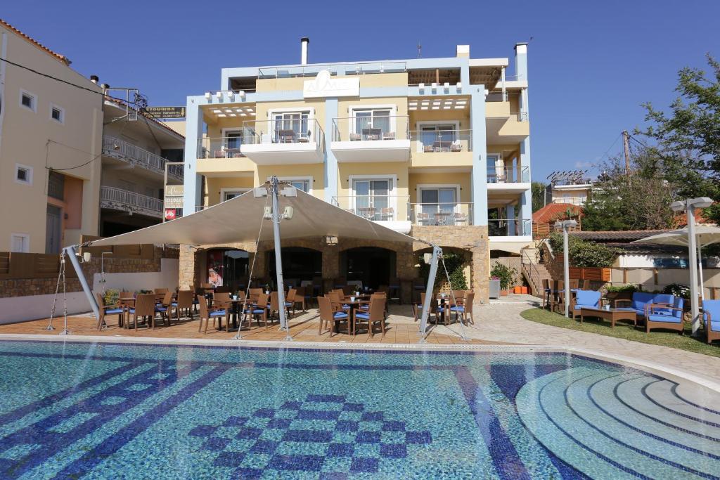 Bazén v ubytování Almira Hotel nebo v jeho okolí