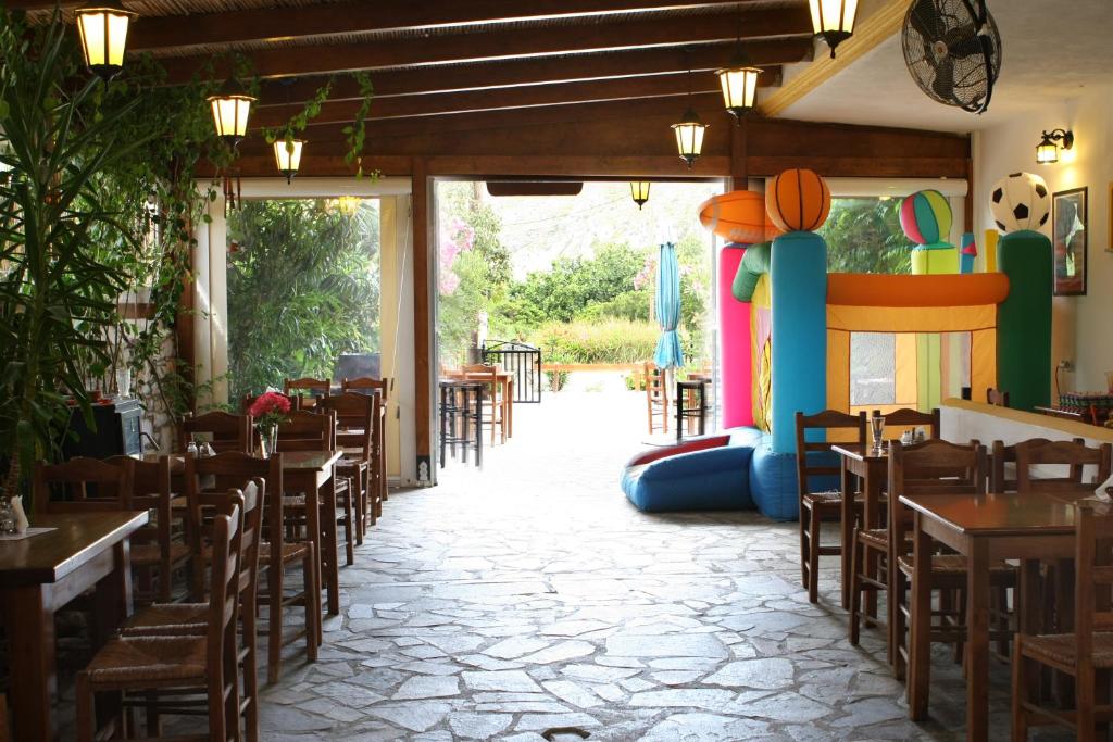 Restauracja lub miejsce do jedzenia w obiekcie Evon's Rooms