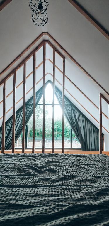Postel nebo postele na pokoji v ubytování Włókna Inn