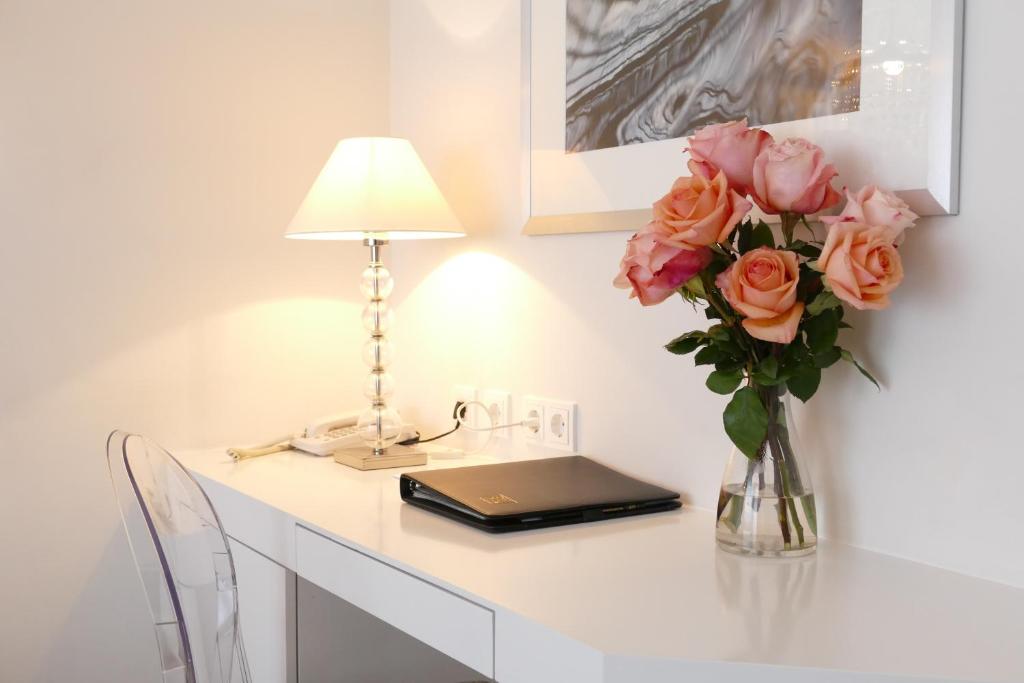 Hotel an der Oper - Resim 43