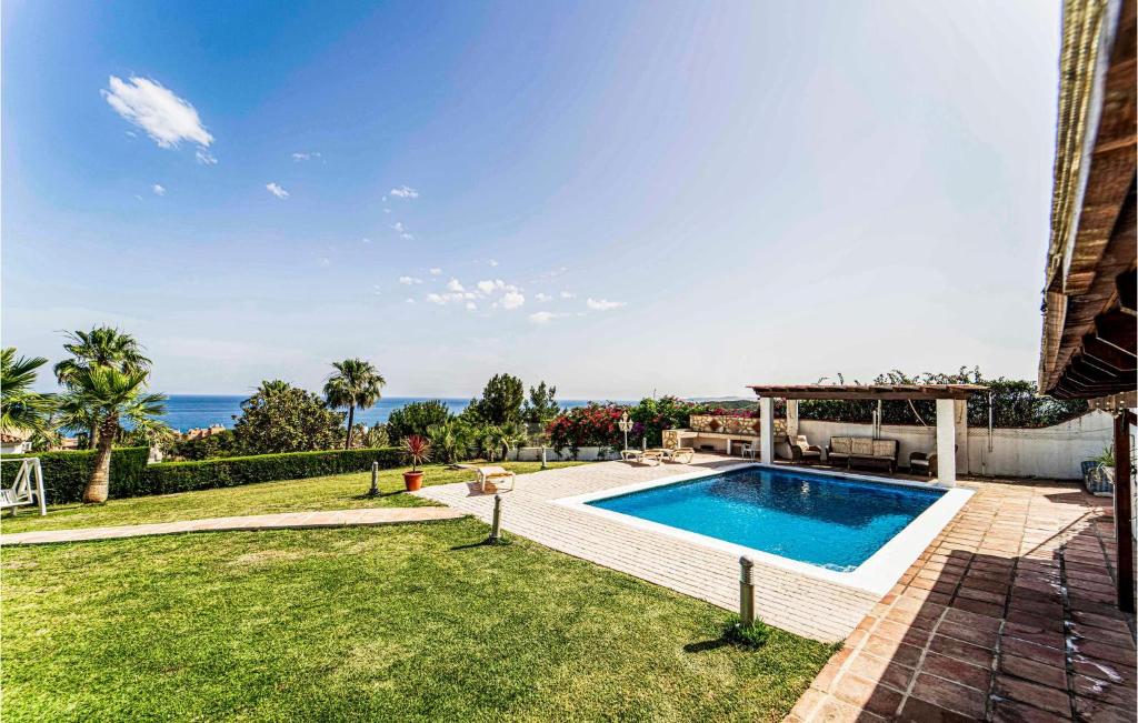 Piscina en o búsqueda de Increíble casa en Estepona con 3 habitaciones, piscina al aire libre y piscina