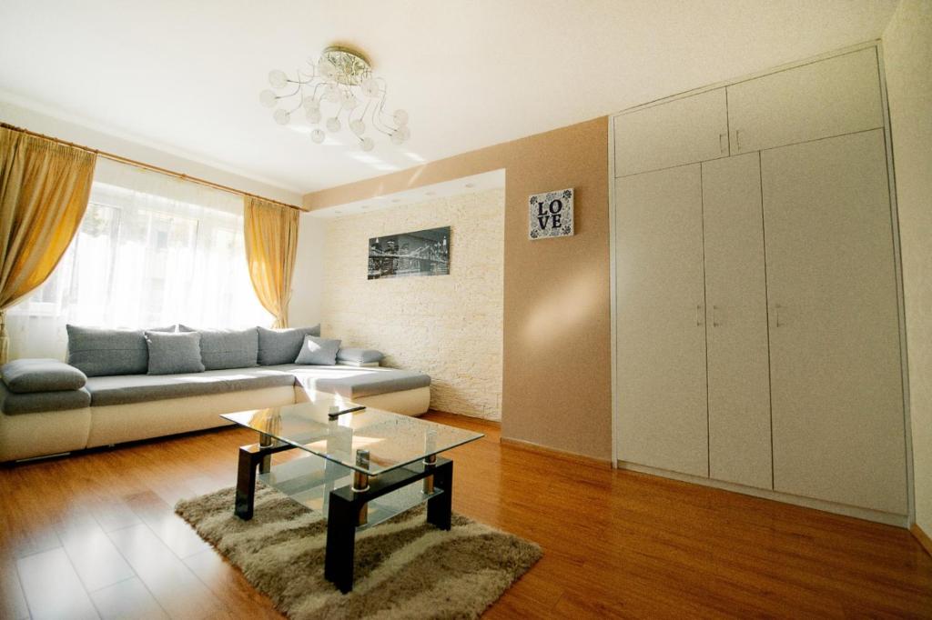 a living room with a couch and a coffee table at Apartament Beatrice in Râşnov