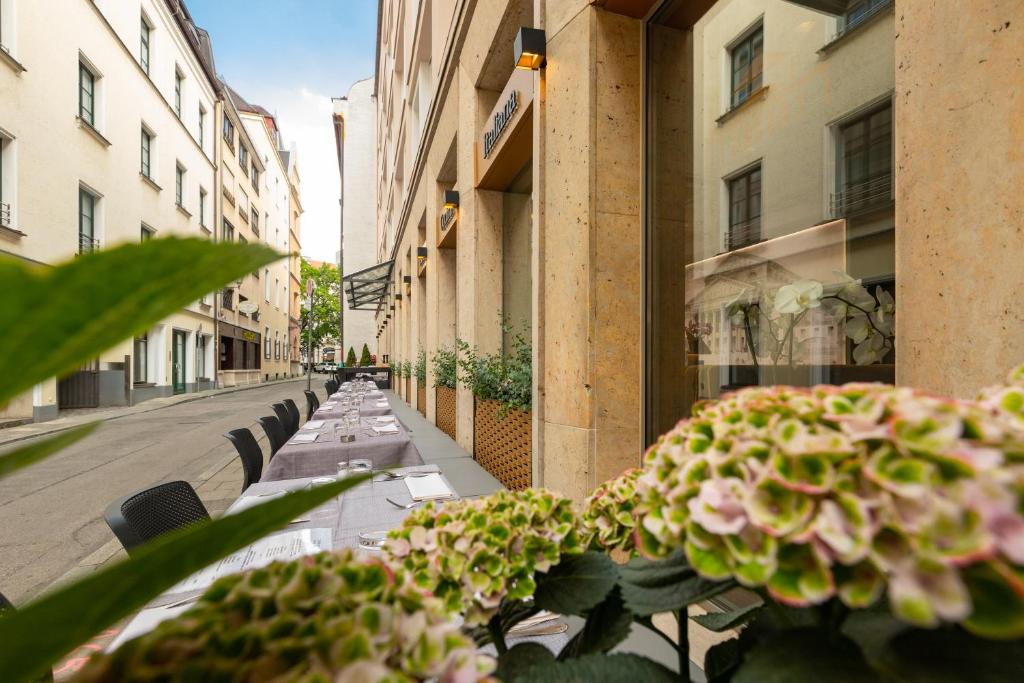 Hotel an der Oper - Resim 5
