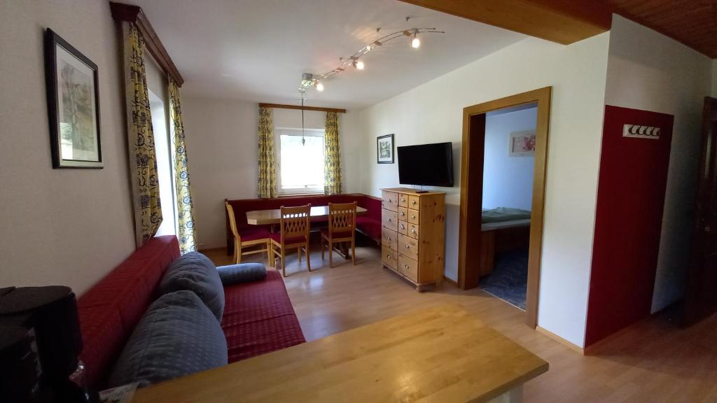 Ferienwohnungen Almsonne - Standard Two-Bedroom Apartment With Balcony