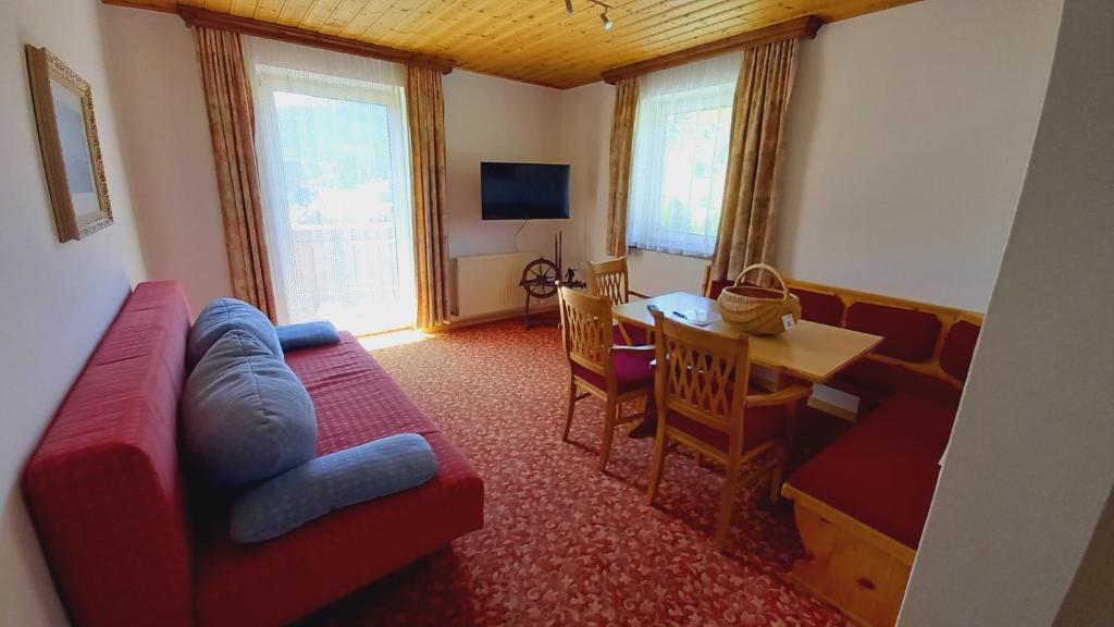 Ferienwohnungen Almsonne - Comfort Two-Bedroom Apartment With Balcony