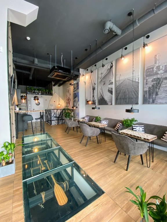 Restaurace v ubytování Thruster - Rooms, Kitchen, Chill-Out Zone-Netflix, Lobby-Netflix