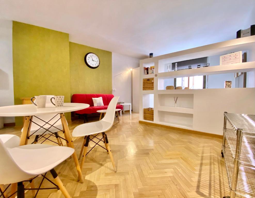 Χώρος καθιστικού στο Cozy Malasaña - Estudio con balcón en el centro, AC