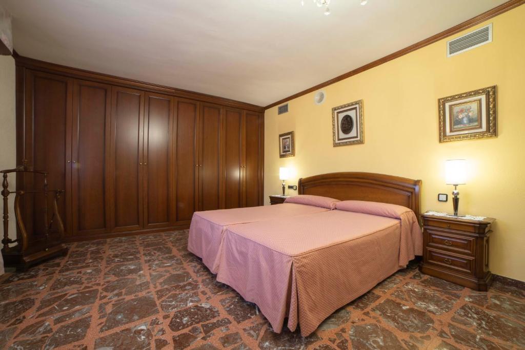 A bed or beds in a room at TurJalon - Apartamentos