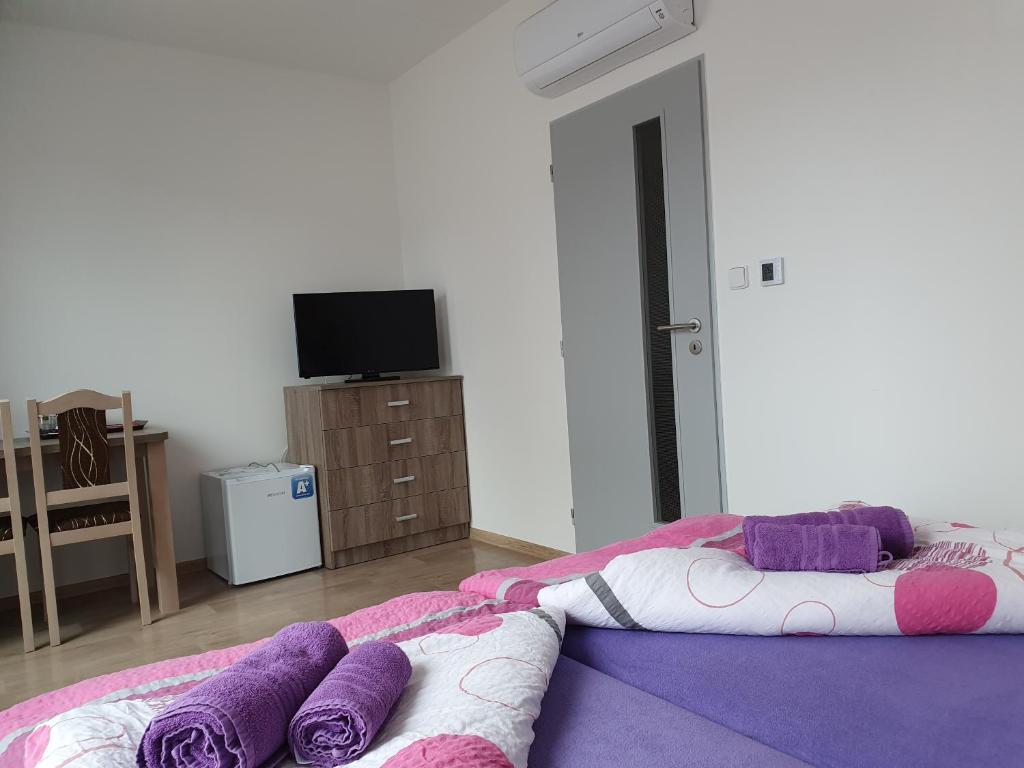 HOTELOVÉ UBYTOVÁNÍ U RADNICE - Habitación Doble Con Baño Privado