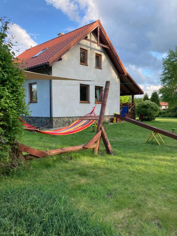 Vonkajšia záhrada v ubytovaní Dom w Sąpach
