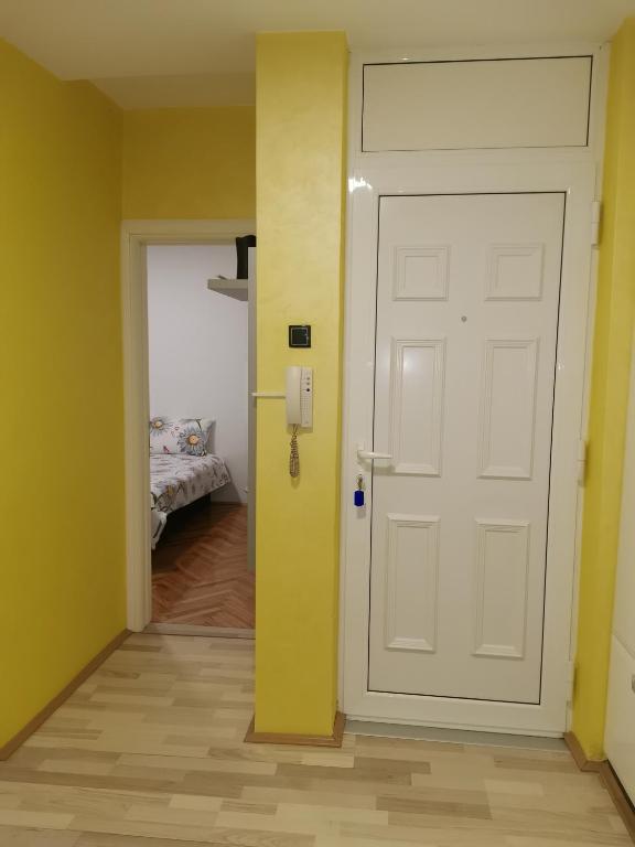 Ένα ή περισσότερα κρεβάτια σε δωμάτιο στο Apartman Caroline