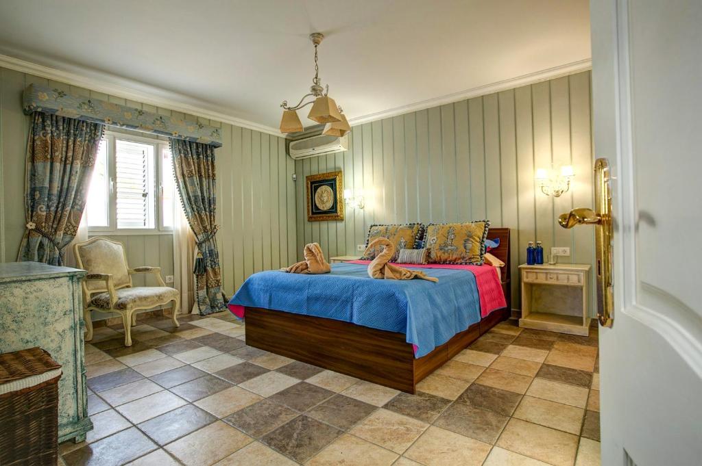A bed or beds in a room at MARIA DEL RISCO by Buenavilla
