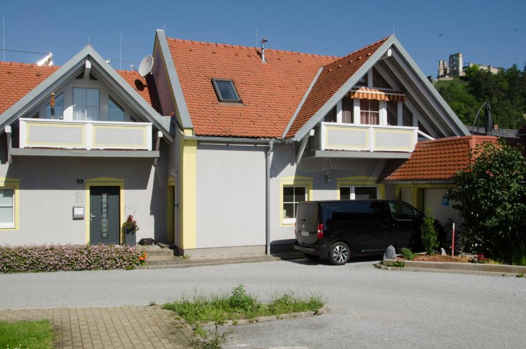 Budova, v ktorej sa apartmán nachádza