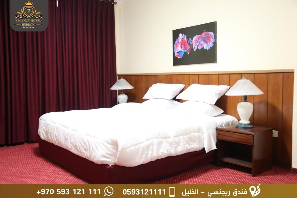 Postel nebo postele na pokoji v ubytování Regency Hotel Hebron