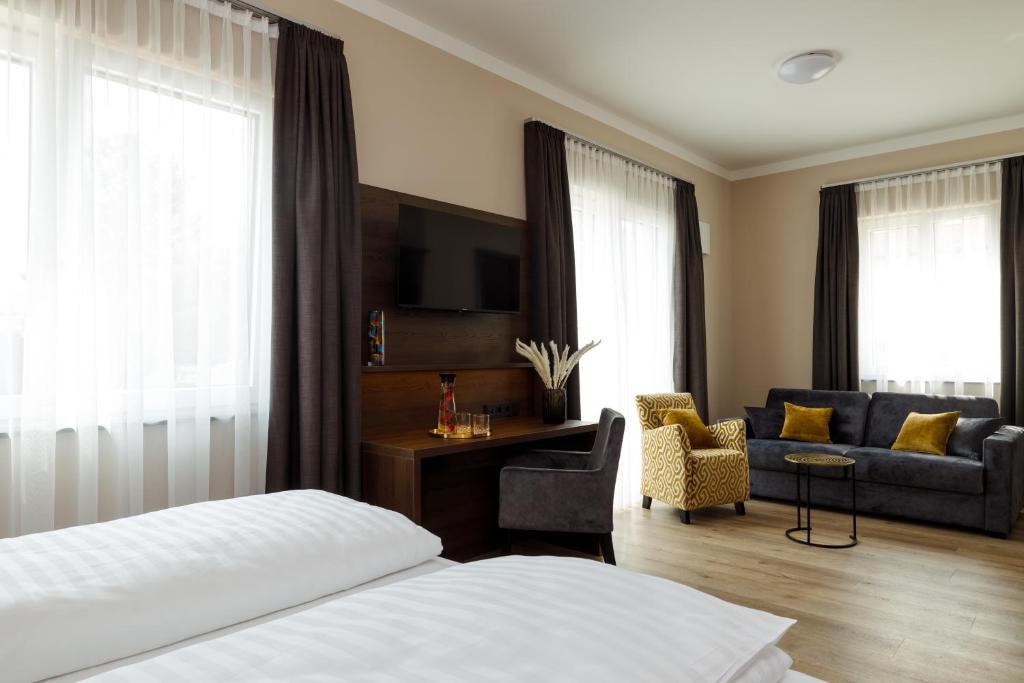 Postel nebo postele na pokoji v ubytování Herzl Hotel bei Erding