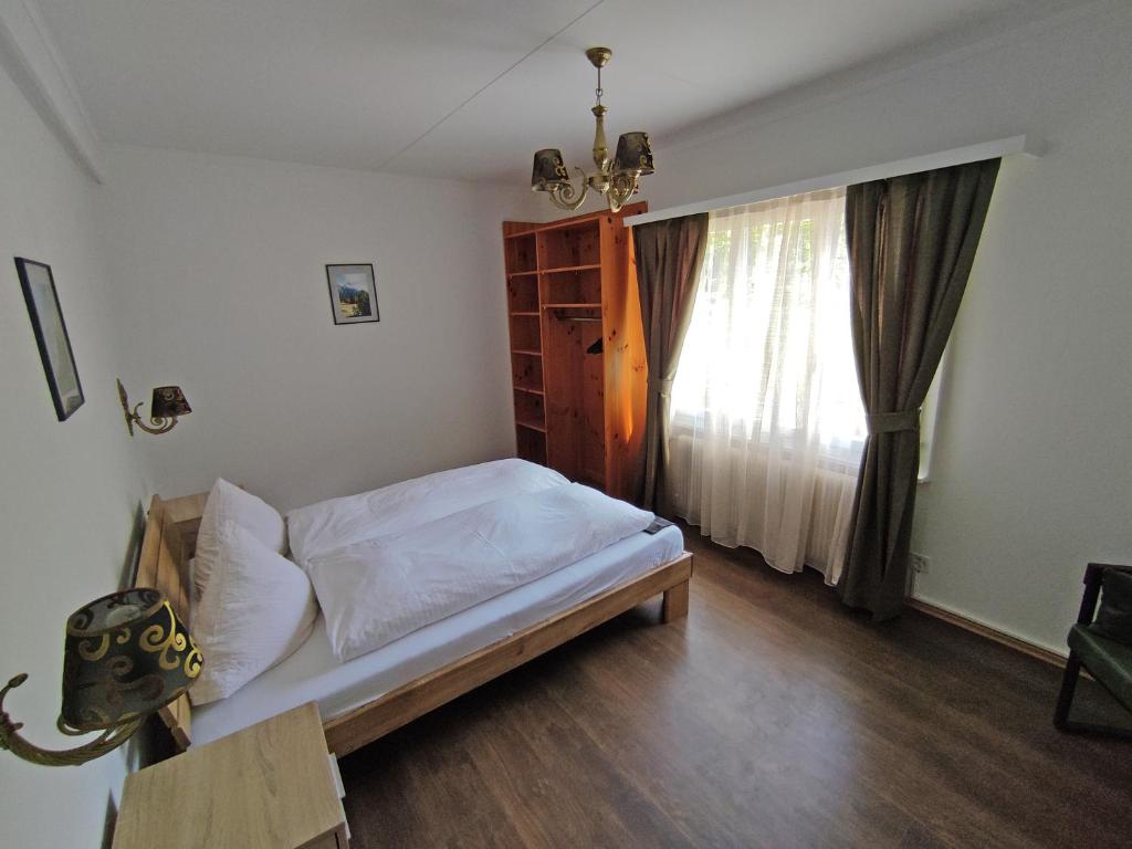 Postel nebo postele na pokoji v ubytování Hotel Restaurant Jungfrau
