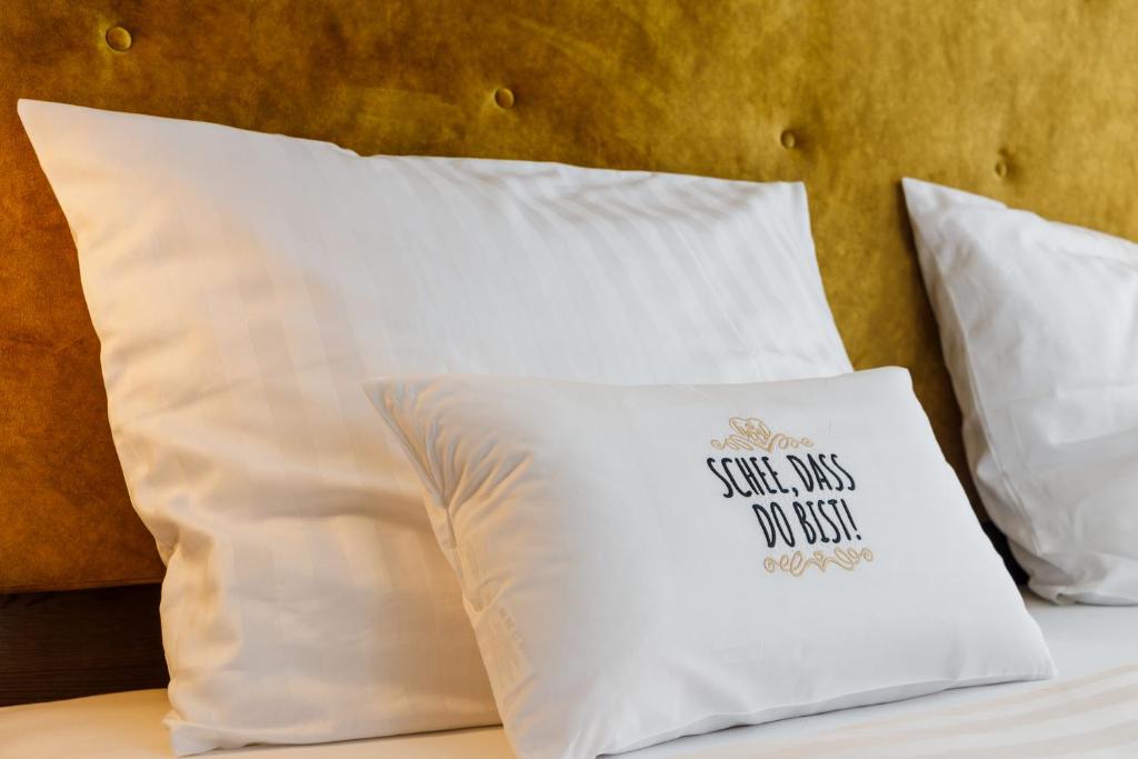 Postel nebo postele na pokoji v ubytování Herzl Hotel bei Erding