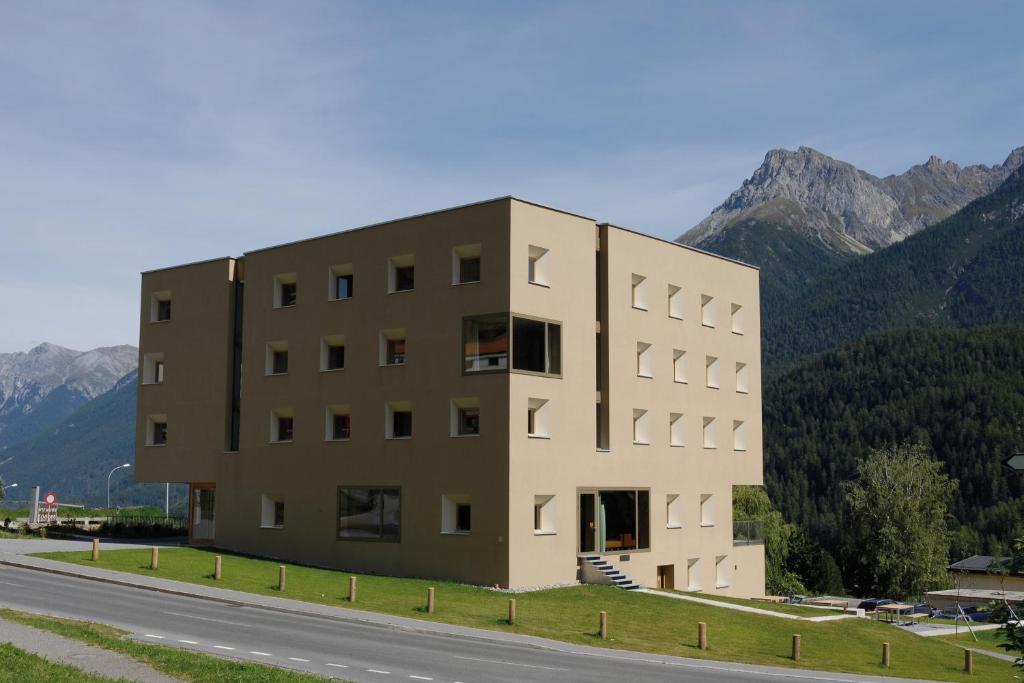 Nespecifikovaný výhled na hory nebo výhled na hory při pohledu z hostelu