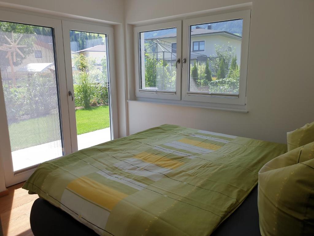 Posteľ alebo postele v izbe v ubytovaní Golf & Ski Appartements Mittersill Trausmuth Monika inkl Sommercard - Golfplatz 500 m entfernt, inkl Waschmaschine, Trockner
