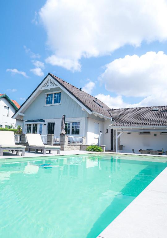 Bazén v ubytování Pannonia Lake House nebo v jeho okolí