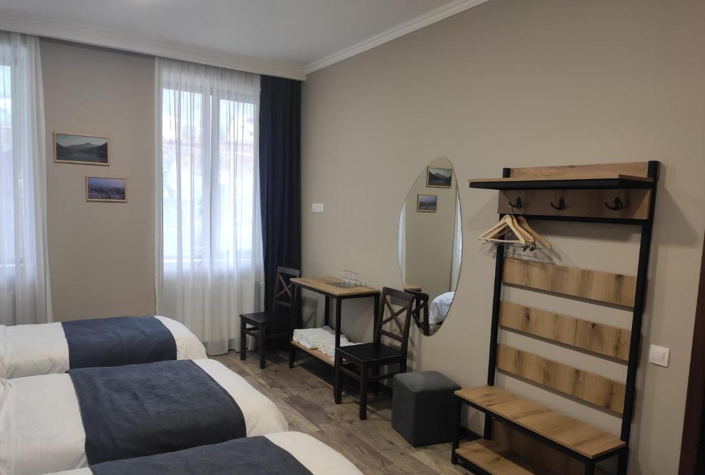 Northgate Hotel Kazbegi - Quadruple Room With Back Mountain View