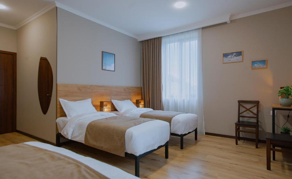 Northgate Hotel Kazbegi - Quadruple Room With Back Mountain View