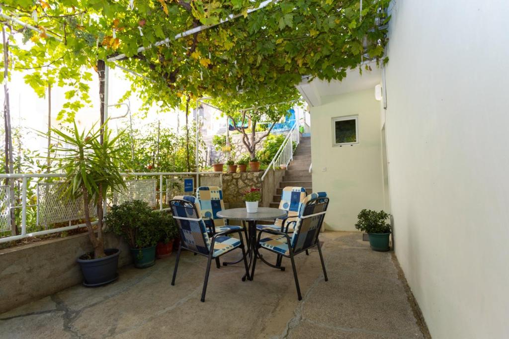 Balkón alebo terasa v ubytovaní Apartmani Vranjes