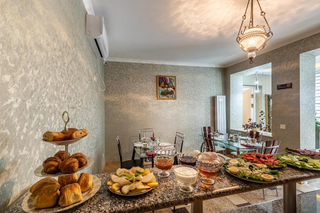 Jídlo v hotelu nebo okolí