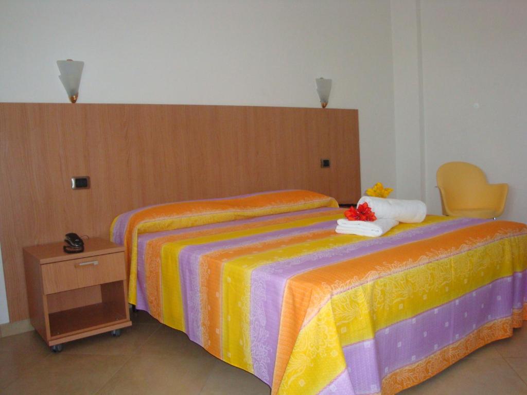 Postel nebo postele na pokoji v ubytování Hotel Maggiore